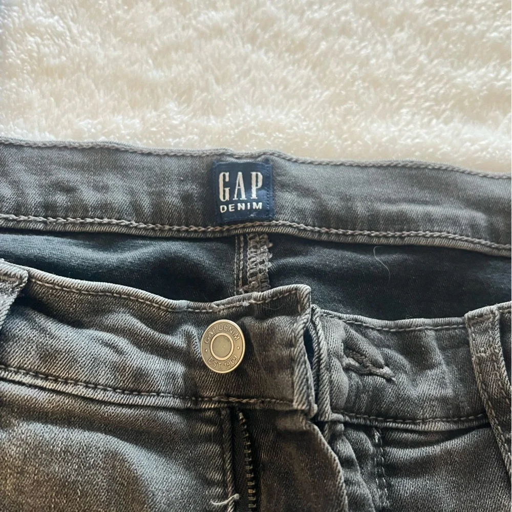 GAP Women’s Jeggings - Picture 2 of 8